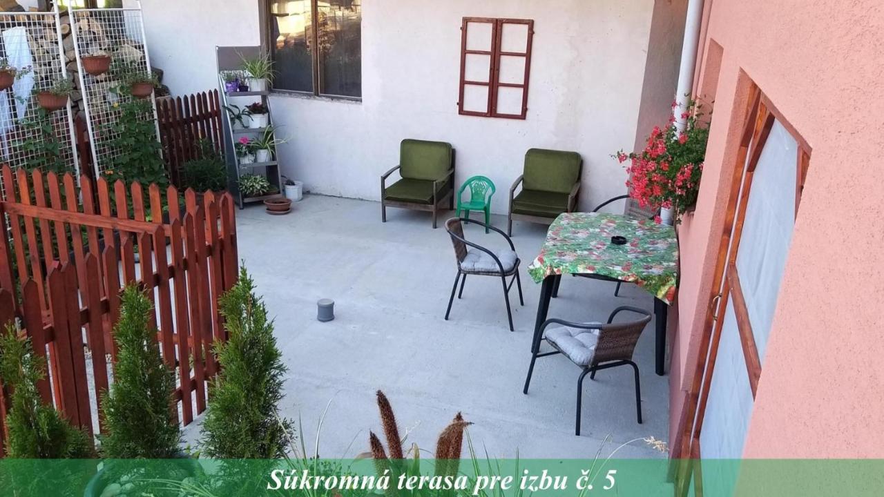 Ubytovanie Adina Poltar Buitenkant foto