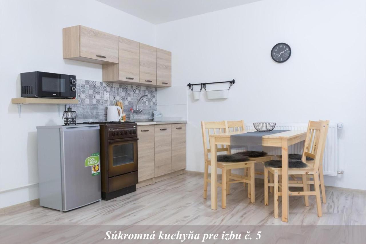 Ubytovanie Adina Poltar Buitenkant foto